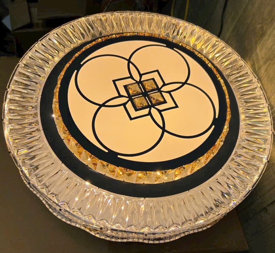 Đèn ốp trần loại 50cm 3 màu sáng cao cấp làm từ kim loại sơn tĩnh điện và pha lê chuẩn Đèn ốp trần loại 50cm 3 màu sáng cao cấp làm từ kim loại sơn tĩnh điện và pha lê chuẩn