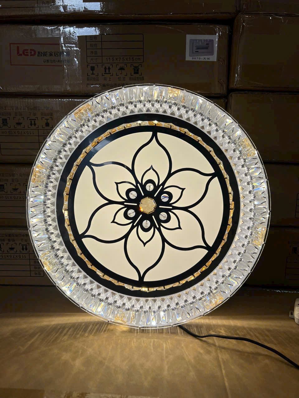 Đèn ốp trần loại 50cm 3 màu sáng cao cấp làm từ kim loại sơn tĩnh điện và pha lê chuẩn Đèn ốp trần loại 50cm 3 màu sáng cao cấp làm từ kim loại sơn tĩnh điện và pha lê chuẩn